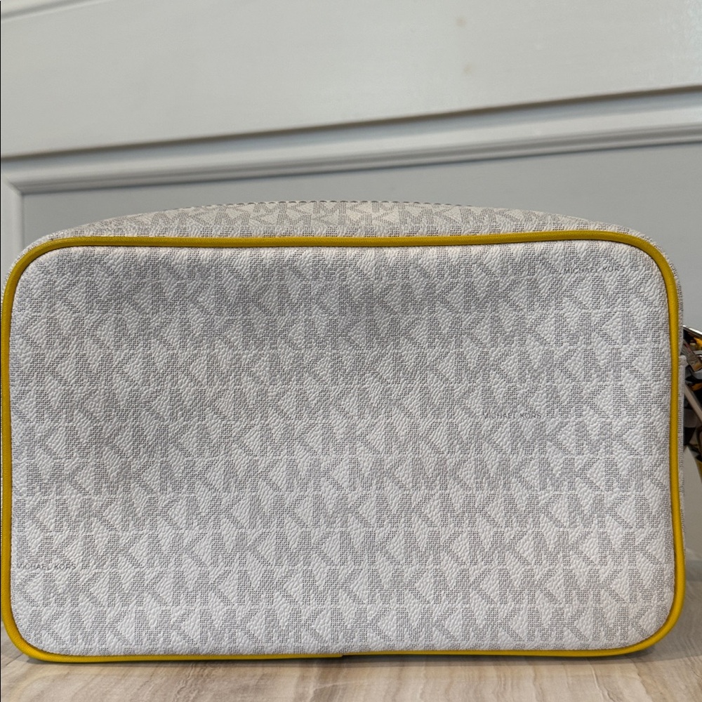 Michael Kors Bag Kenly Jet Set Signature Logo White Yellow Camera Crossbody - Picture 8 of 17